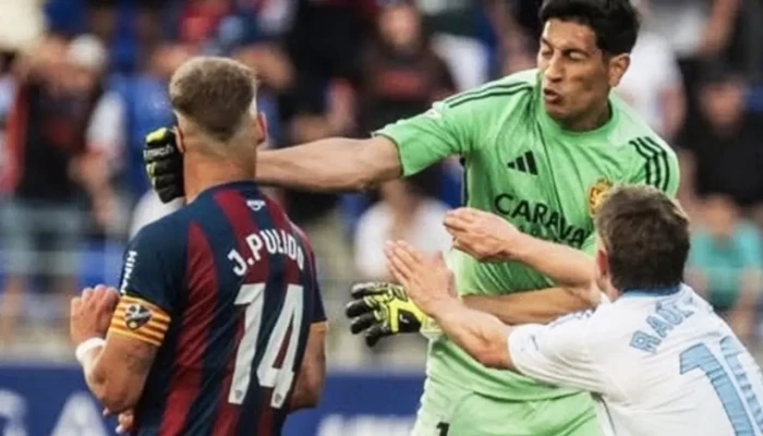 ​প্রতিপক্ষের খেলোয়াড়কে ঘুষি মেরে বড় নিষেধাজ্ঞা পাচ্ছেন আর্জেন্টাইন গোলরক্ষক