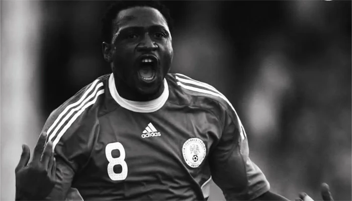 ​মাঠে লুটিয়ে পড়ে নাইজেরিয়ার সাবেক স্ট্রাইকারের মৃত্যু