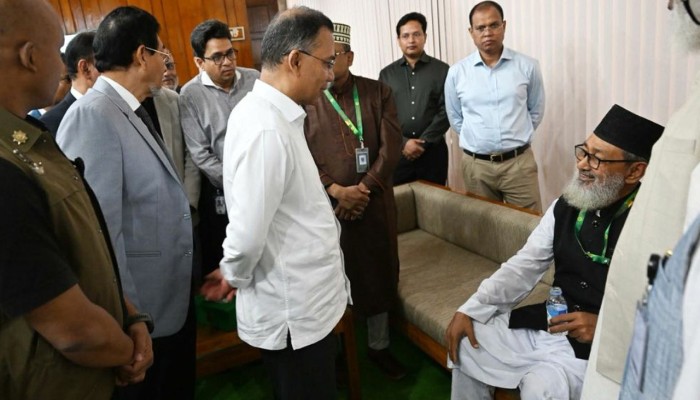 ​সংসদে অসুস্থ বিরোধীদলীয় এমপি বাশার, খোঁজ নিলেন প্রধানমন্ত্রী