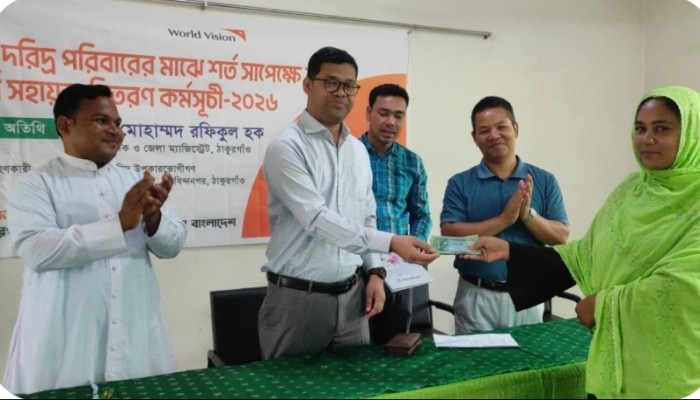 ঠাকুরগাঁওয়ে ২০০ হতদরিদ্র পরিবার পেলেন নগদ অর্থ সহায়তা