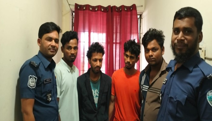 রাঙ্গামাটিতে পুলিশের বিশেষ অভিযান: শান্তিনগর এলাকা থেকে ৪ মাদকসেবী গ্রেফতার