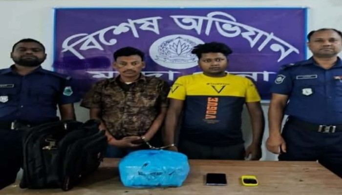নওগাঁর মান্দায় ২ কেজি গাঁজা সহ ২ জন গ্রেফতার"