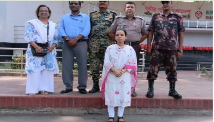 ভারতে পাচার হওয়া এক বাংলাদেশী নারীকে বেনাপোল  দিয়ে দেশে ফেরত।