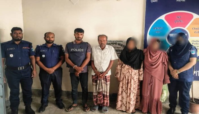 শার্শার বসতপুরে পরকীয়ার জেরে যুবক খুন, গোয়াল ঘরে পুঁতে রাখা মরদেহ উদ্ধার।অতঃপর ৪ জন আটক।