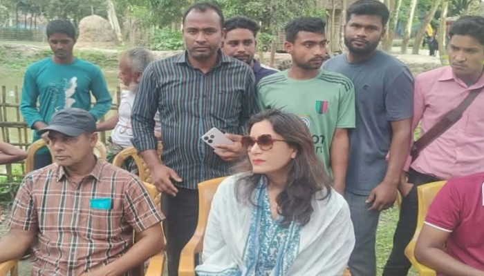 ঠাকুরগাঁওয়ের তাঁত শিল্পকে পুনরুজ্জীবিত করা হবে: ফখরুল কন্যা ডক্টর শামারুহ মির্জা