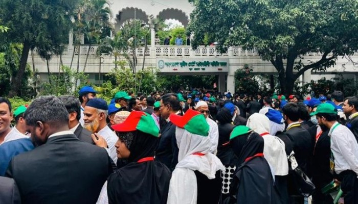 ​সুপ্রিম কোর্ট বার নির্বাচনে শেষ দিনের ভোটগ্রহণ চলছে