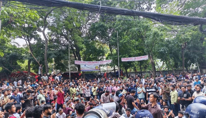 ​প্রবাসী কল্যাণ মন্ত্রণালয় ঘেরাও কোরিয়া ভিসা প্রত্যাশীদের