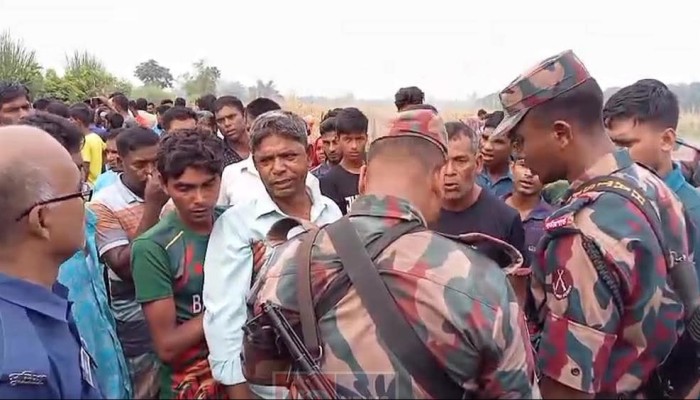 ঠাকুরগাঁওয়ের নাসিমা নামে এক গৃহবধুর পেছনের অংশ পুড়িয়ে দেওয়ার অভিযোগ