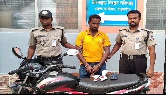 গড়েয়ার রিয়াজুল মাস্টারের ছেলে আলামিন ৭০০ পিস ইয়াবাসহ আটক