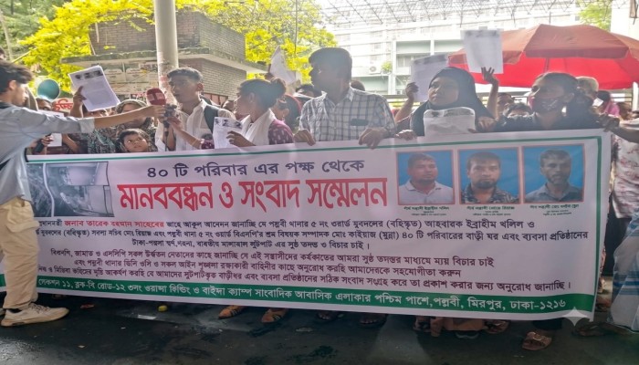 মিরপুরে ৪০ পরিবারের বাড়ি-ব্যবসা প্রতিষ্ঠানে লুটপাট ও অগ্নিসংযোগ, তারেক রহমানের কাছে সুবিচারের দাবি