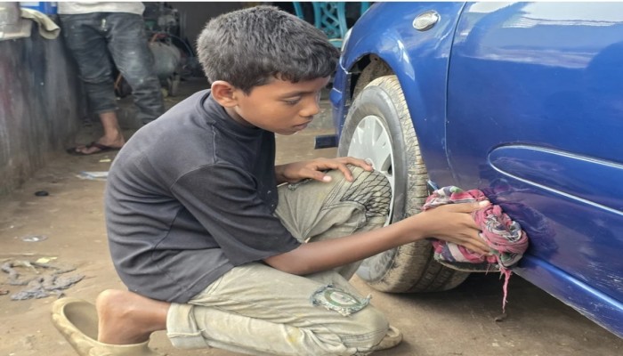 একবেলা খাবার আর ৫০ টাকার বিনিময়ে বিকিয়ে যাওয়া মুসার  শৈশব