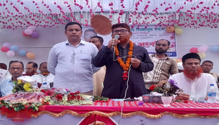 সম্মানিত প্রধান শিক্ষককে বিদায় সংবর্ধনা প্রদান