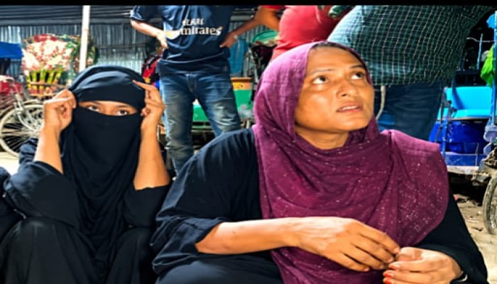 ৭ নম্বর ওয়ার্ড যুবদলের সদস্য সচিব মাসুদ রানার নেতৃত্বে মুগদা-মানিকনগরে কথিত ‘হানি ট্র্যাপ’ চক্রের দুই সদস্য আটক, পুলিশের কাছে হস্তান্তর