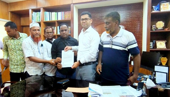 হিমাগার ভাড়া কমানোর দাবীতে ঠাকুরগাঁওয়ে আলু চাষিদের মানববন্ধন ও স্মারকলিপি প্রদান