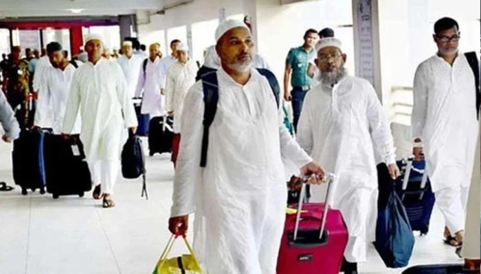 ​হজ শেষে দেশে ফিরেছেন ৬৪ হাজার ১৬৩ বাংলাদেশি