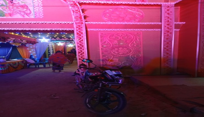 নওগাঁর মহাদেবপুর উপজেলার ৫ নং রাইগাঁ ইউপির কুন্দনা গ্রামে অনুষ্ঠিত হলো ১৬ প্রহর ব্যাপী রাধাগোবিন্দের লীলা কীর্তন"