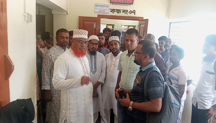 অনিয়মে ভরা ডিমলা উপজেলা স্বাস্থ্য কমপ্লেক্স ; পরিদর্শন করলেন এমপি আব্দুস সাত্তার