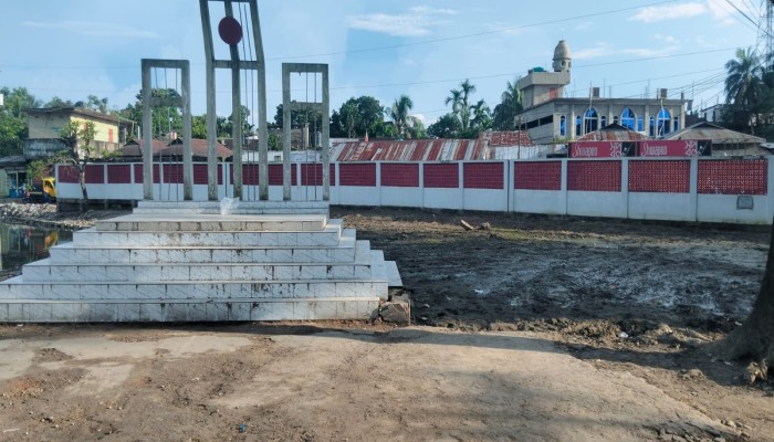 অবশেষে আবর্জনা ও দখল মুক্ত হল শহীদ মিনার