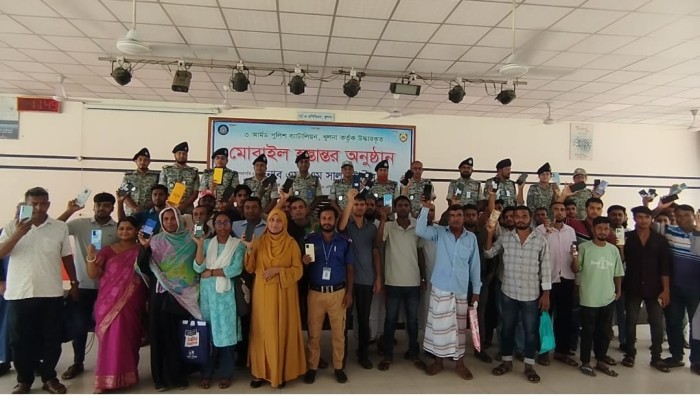 ভারতে পালানো সময় চট্টগ্রামের শীর্ষ সন্ত্রাসী ডেভিড ইমন সহ ৩ সহযোগী গ্রেপ্তার।