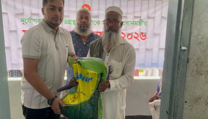 রাঙামাটিতে পাহাড় ধস ও বন্যায় ক্ষতিগ্রস্ত ১৩০০ পরিবারকে জেলা পরিষদের খাদ্য সহায়তা