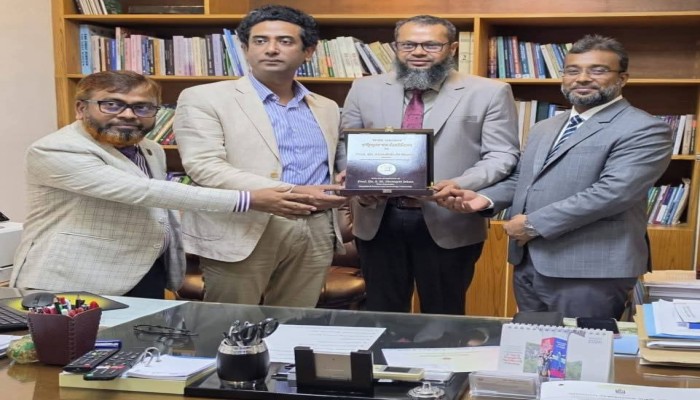 ইউজিসির ৪ সদস্য ও সচিব এর সাথে পবিপ্রবির ভিসি,প্রো-ভিসি ও ট্রেজারার এর সৌজন্য সাক্ষাৎ।।