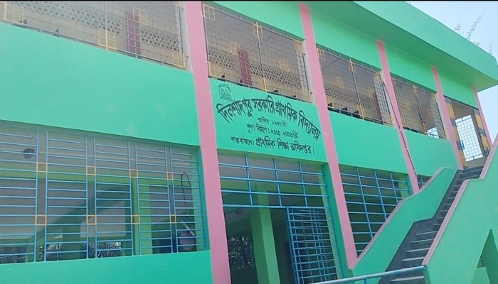 শিক্ষিকার বেত্রাঘাতে ৪র্থ শ্রেণীর ছাত্রী হাসপাতালে, টিএনও বরাবরে লিখিত অভিযোগ।
