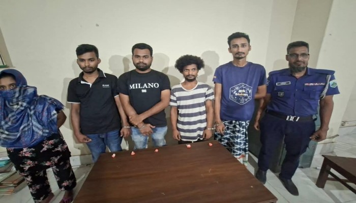 শিবগঞ্জে পুলিশের অভিযানে ইয়াবাসহ ৫ মাদক ব্যবসায়ী গ্রেপ্তার