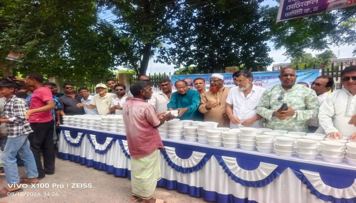 চাঁপাইনবাবগঞ্জে খালেদা জিয়ার জন্মদিনে দোয়া ও খাবার বিতরণ