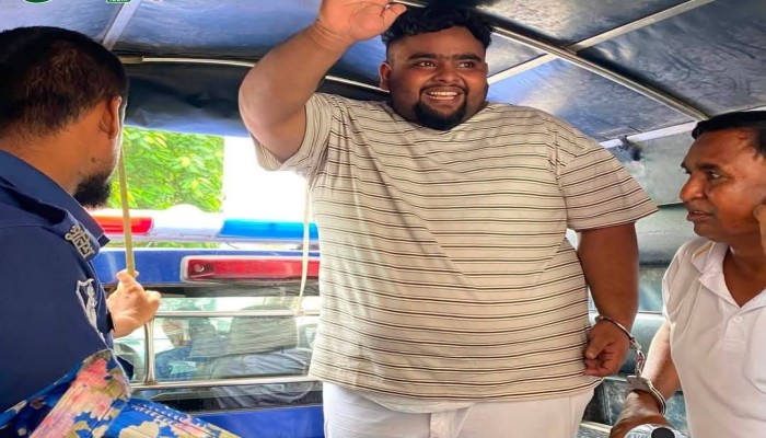 চাঁপাইনবাবগঞ্জে নাশকতার মামলায় সাবেক চেয়ারম্যান সহ ৪ জন গ্রেপ্তার