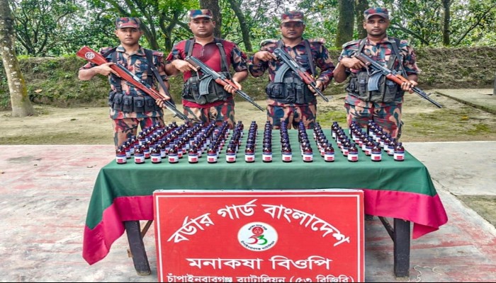 সীমান্তে ৫৩ বিজিবির অভিযানে ভারতীয় এস্কাফ সিরাপ জব্দ