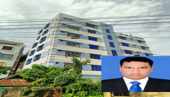 আলাউদ্দিনের চেরাগ হাতে খাদ্য কর্মকর্তা মোহাম্মদ বাবুল মিয়া।
