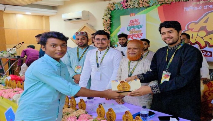চাঁপাইনবাবগঞ্জে ছাত্রশিবির উদ্যোগে জিপিএ-৫ প্রাপ্ত কৃতি শিক্ষার্থীদের সংবর্ধনা