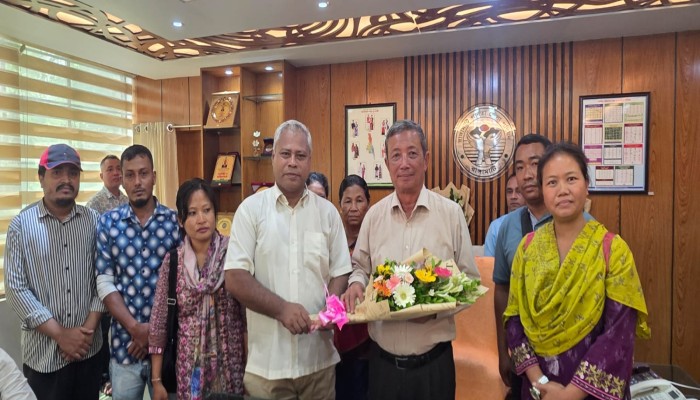 রাঙামাটি জেলা পরিষদ চেয়ারম্যান দীপন তালুকদারকে বিপ্লবী ওয়ার্কার্স পার্টির ফুলেল শুভেচ্ছা