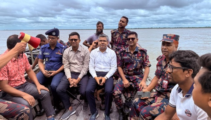 তিস্তায় টাস্কফোর্সের বড় ধাক্কা: ধ্বংস ১৬ নৌকা ও ৪ ইঞ্জিন, অসাধু সিন্ডিকেটে আতঙ্ক