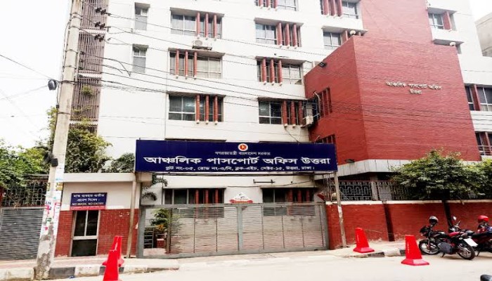 উত্তরার আঞ্চলিক পাসপোর্ট অফিসে দুদকের অভিযান