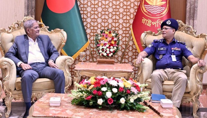 রাষ্ট্রপতি মির্জা ফখরুল ইসলাম আলমগীরের সঙ্গে সৌজন্য সাক্ষাৎ করেছেন পু।