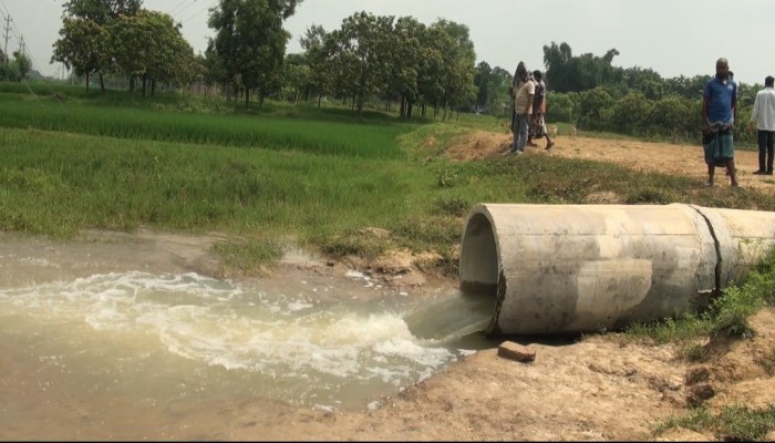 পাউলিতে ব্যক্তিগত উদ্যোগে ড্রেন নির্মাণ, পানি নিষ্কাশনে স্বস্তি হাজারো কৃষকের
