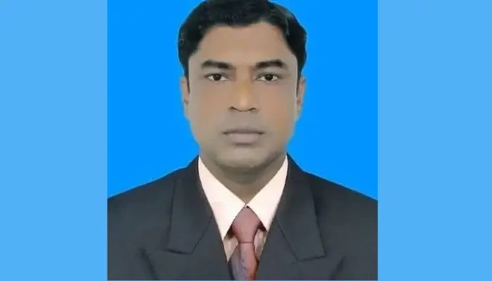 ডাকাত পড়েছে মাইকিং করে ইউপি সদস্যকে কুপিয়ে হত্যা