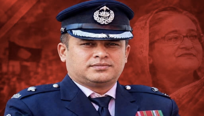 চলতি মাসেই শেখ হাসিনার দেশে আসা উচিত, পুলিশ কিছুই করতে পারবে না: মন্তব্য ক্যান্টনমেন্ট থানার ওসি প্রত্যাহার
