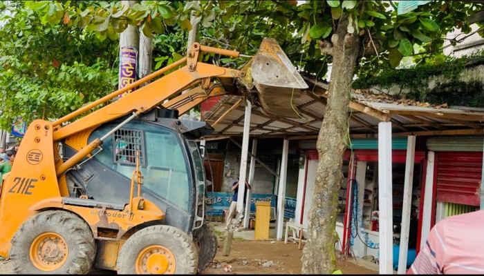 ধনবাড়ীতে অবৈধ স্থাপনা উচ্ছেদে অভিযান