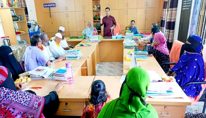 লৎসর মডেল সরকারি প্রাথমিক বিদ্যালয়ে অভিভাবকদের সাথে ম্যানেজিং কমিটির মতবিনিময়