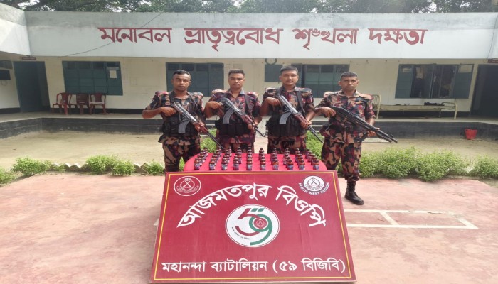 শিবগঞ্জ সীমান্তে ৫৯ বিজিবি’র অভিযান ফেন্সিডিল ও মোটরসাইকেল জব্দ