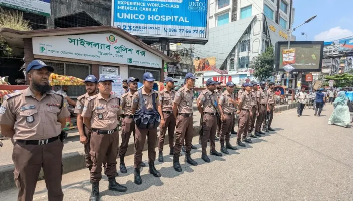 শিক্ষার্থীদের আন্দোলন ও সংঘর্ষের আশঙ্কায় সাইন্সল্যাবে পুলিশ মোতায়েন