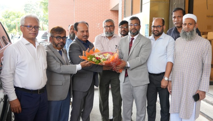 পবিপ্রবি'র বিভিন্ন উন্নয়নমূলক কাজ পরিদর্শনে ইউজিসি সদস্য