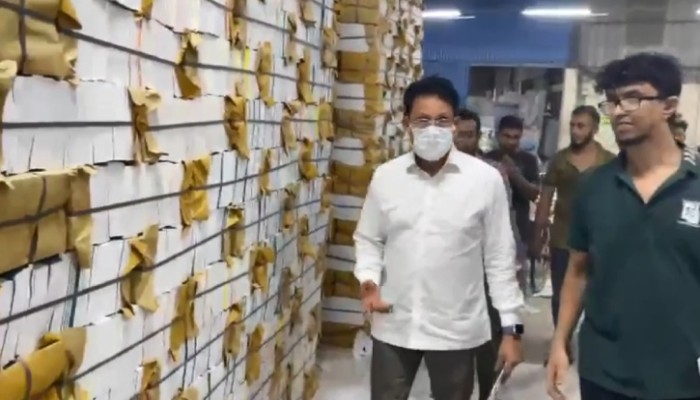 গভীর রাতে ঢাকার ৬ প্রেস পরিদর্শনে শিক্ষামন্ত্রী, জানা গেল কারণ