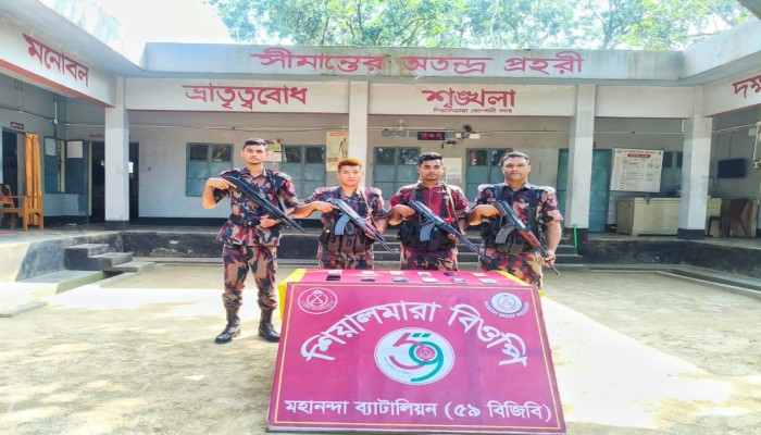 ​শিবগঞ্জ সীমান্তে ৫৯ বিজিবি’র অভিযান ১২টি ভারতীয় চোরাই মোবাইল জব্দ