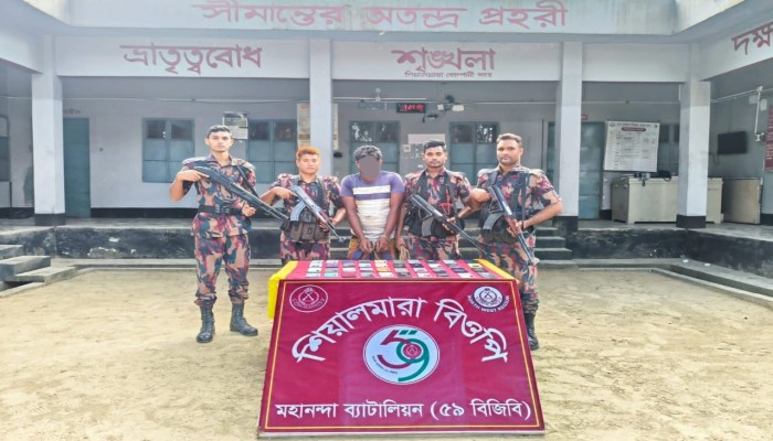 ​শিবগঞ্জ সীমান্তে ৫৯ বিজিবি’র অভিযান ১ জন আটক ও ৪০টি চোরাই মোবাইল উদ্ধার
