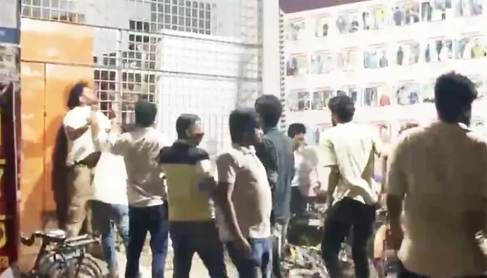 রাবিতে সাংবাদিকদের ওপর হামলায় তদন্ত কমিটি গঠন, মামলা করবে হল প্রশাসন