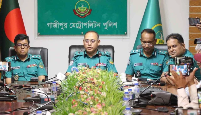 শৌচাগারে যাওয়ার কথা বলে প্রিজন ভ্যান থেকে ‘পিচ্চি রাজা’ পলায়নের ঘটনায় তার বোন ও দুই পুলিশ গ্রেপ্তার