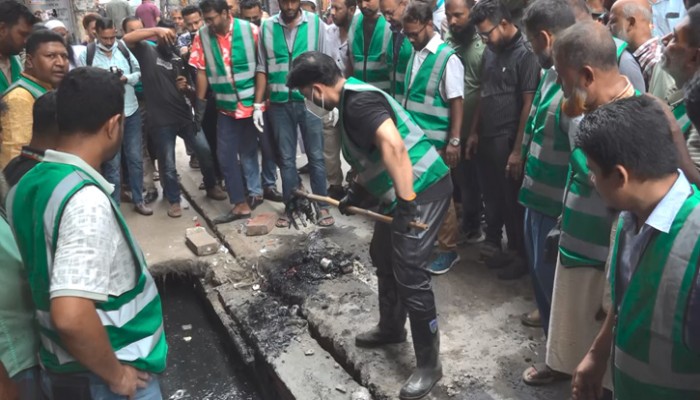 ইশরাক হোসেনের নেতৃত্বে সূত্রাপুর ও কোতোয়ালিতে ডেঙ্গু প্রতিরোধে পরিচ্ছন্নতা কার্যক্রম